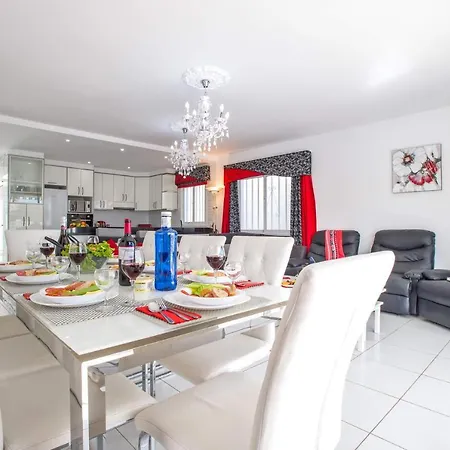 Villa Bonita Salvaje By *